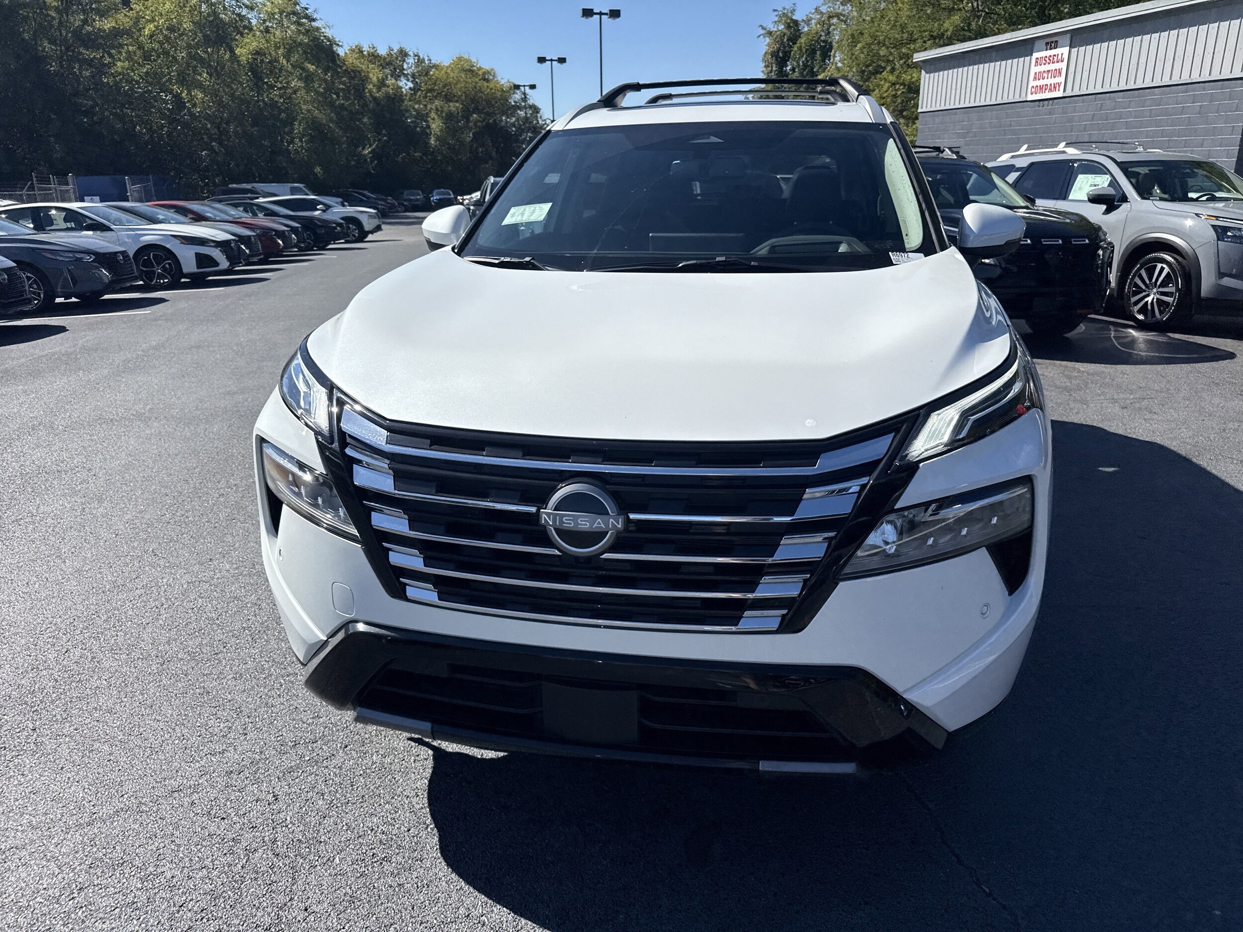 2025 Nissan Rogue Platinum photo 2