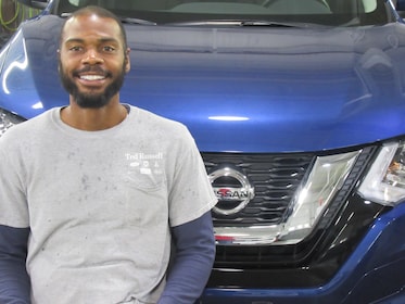 Staff member Enrico Hawkins from ID_58829ed47af7