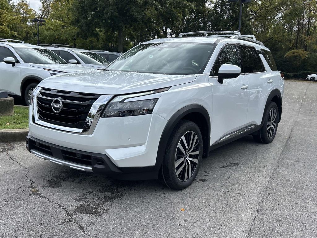 2025 Nissan Pathfinder Platinum photo 2