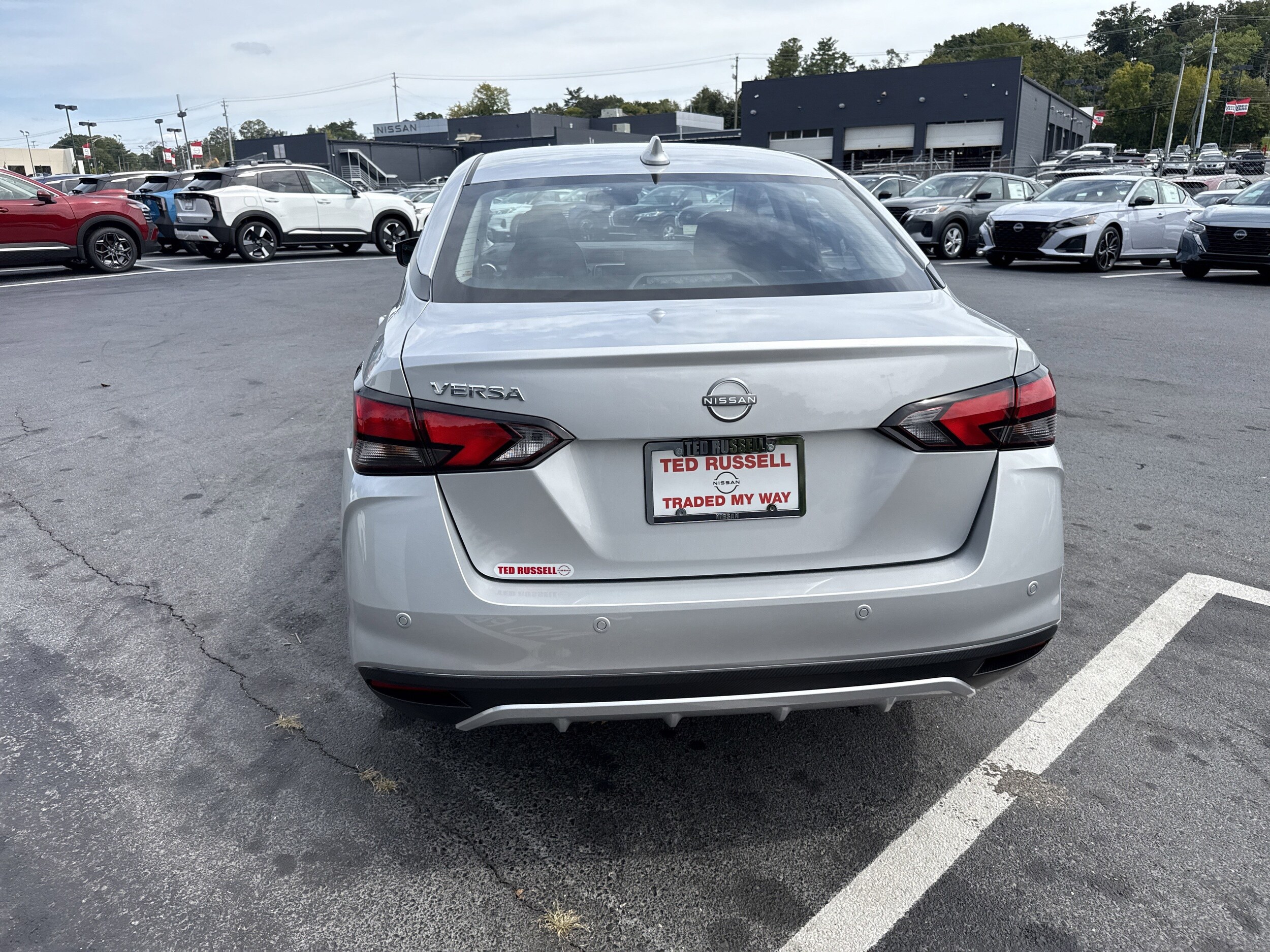2025 Nissan Versa 1.6 SV photo 4
