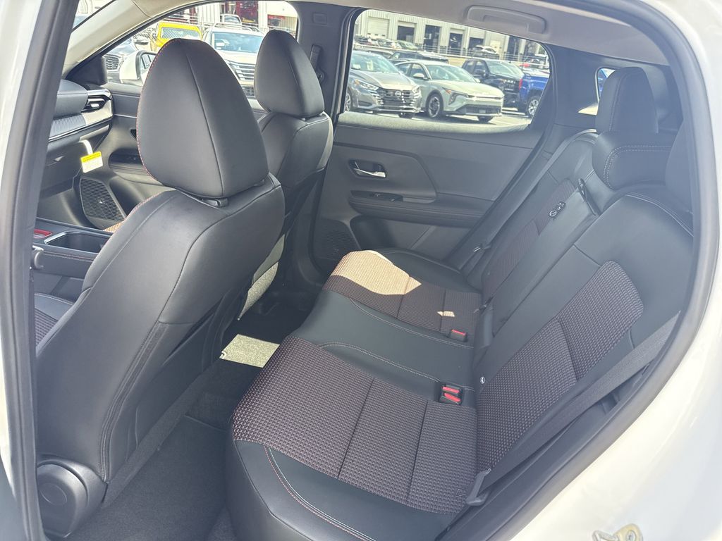 2025 Nissan Kicks SR - Photo 16