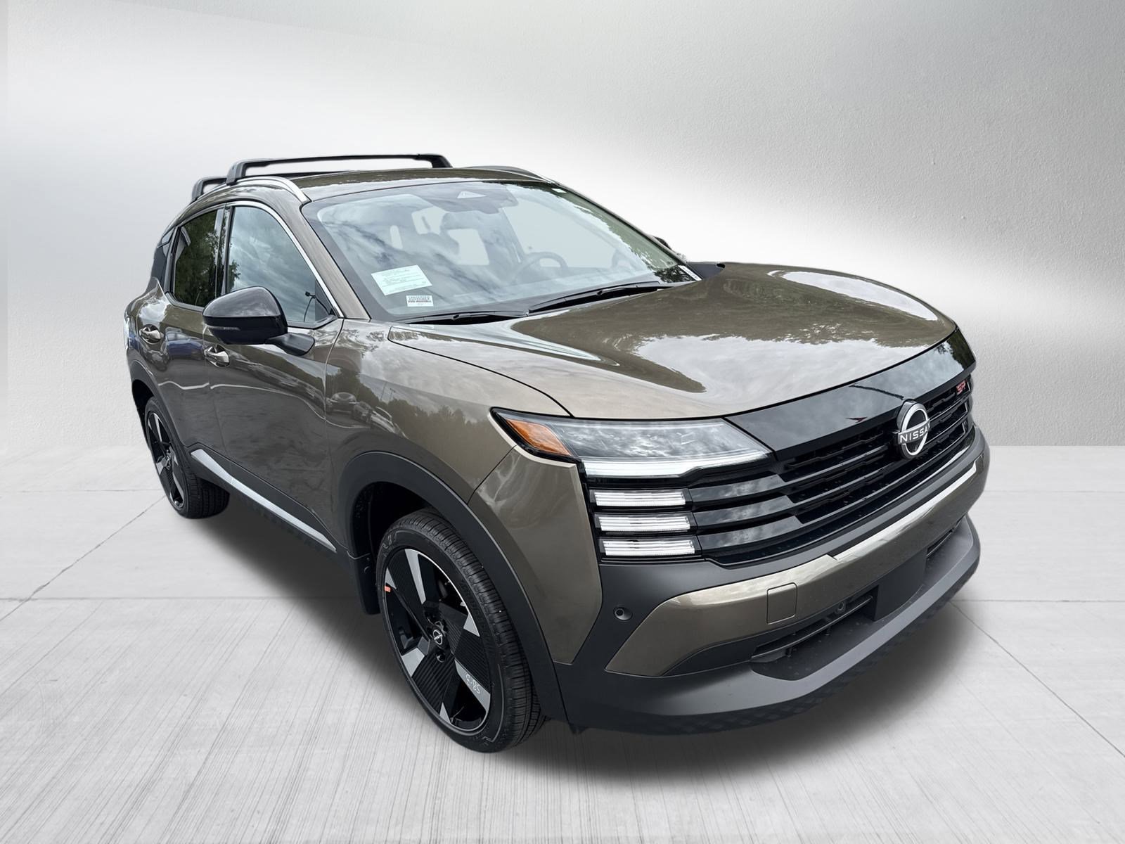 2026 Nissan Kicks SR photo 3