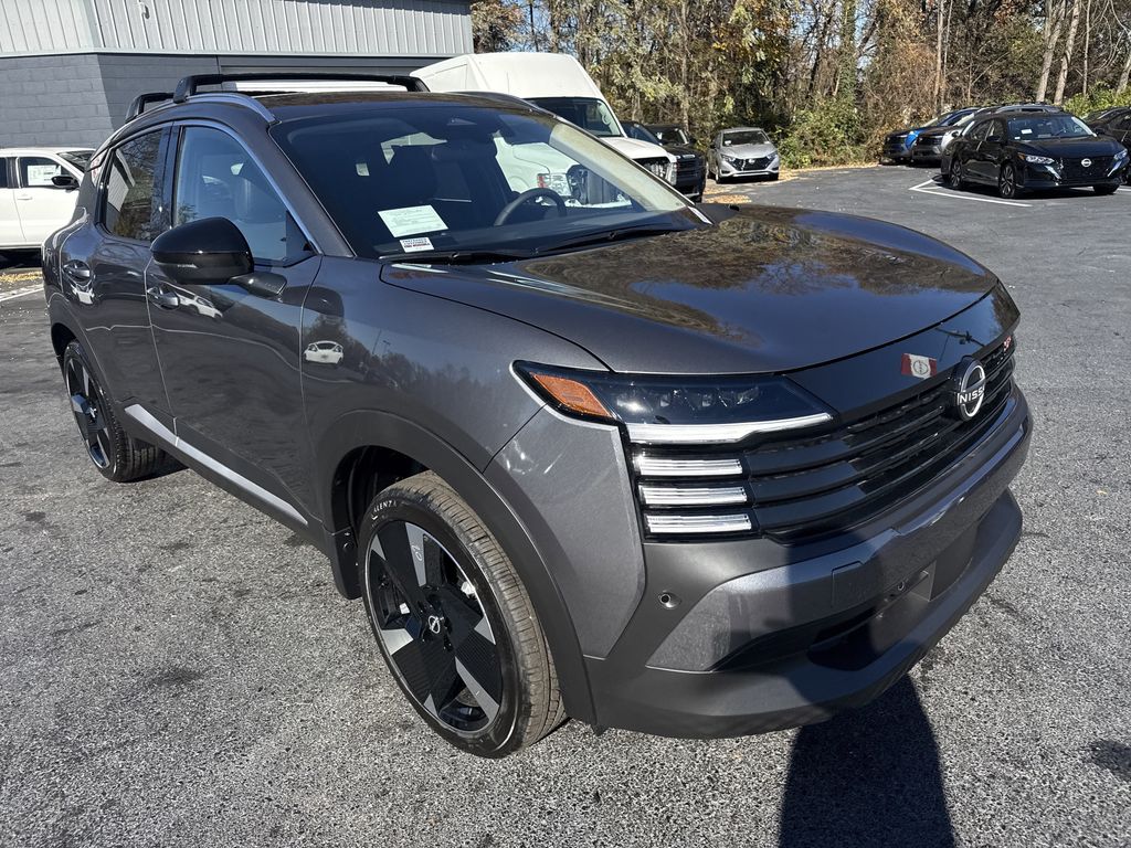 2026 Nissan Kicks SR photo 2