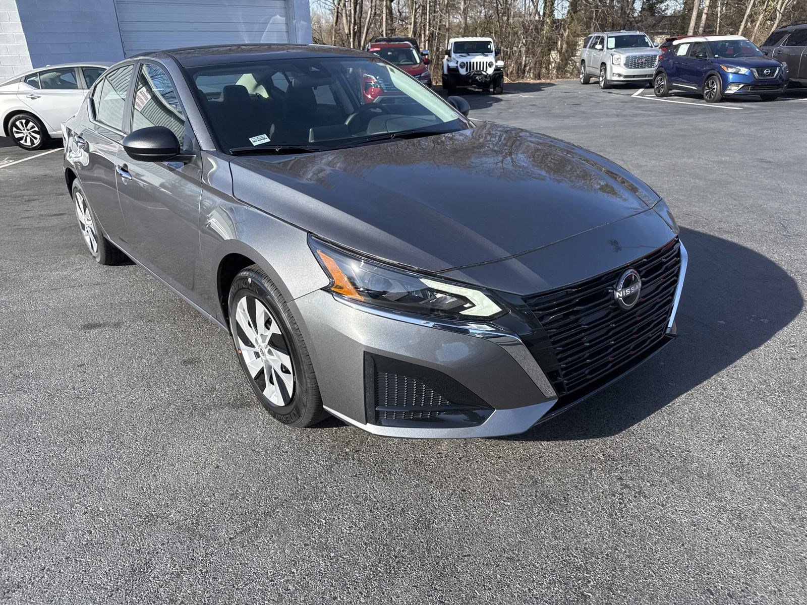 2025 Nissan Altima S photo 3