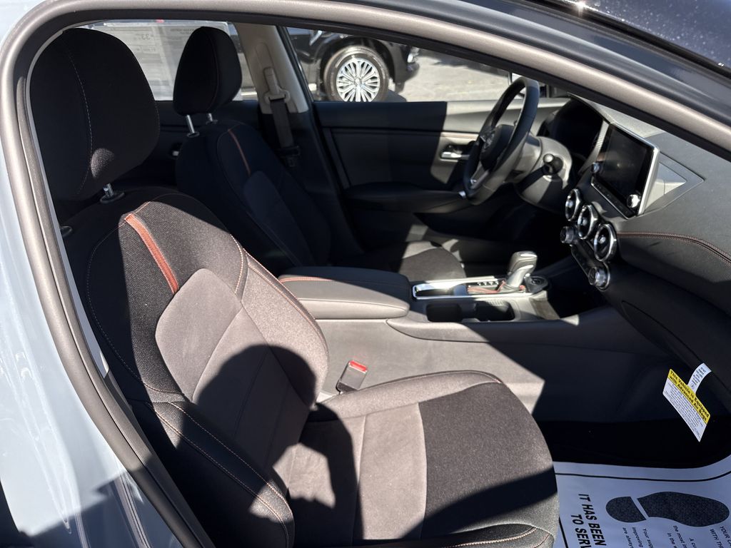 2025 Nissan Sentra SR - Photo 17