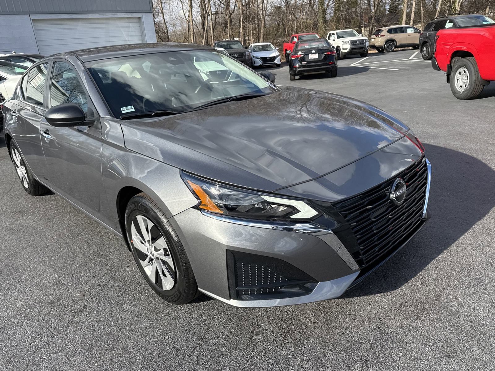 2025 Nissan Altima S photo 3
