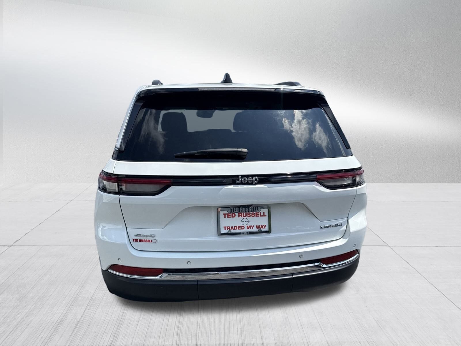 2023 Jeep Grand Cherokee Laredo photo 4