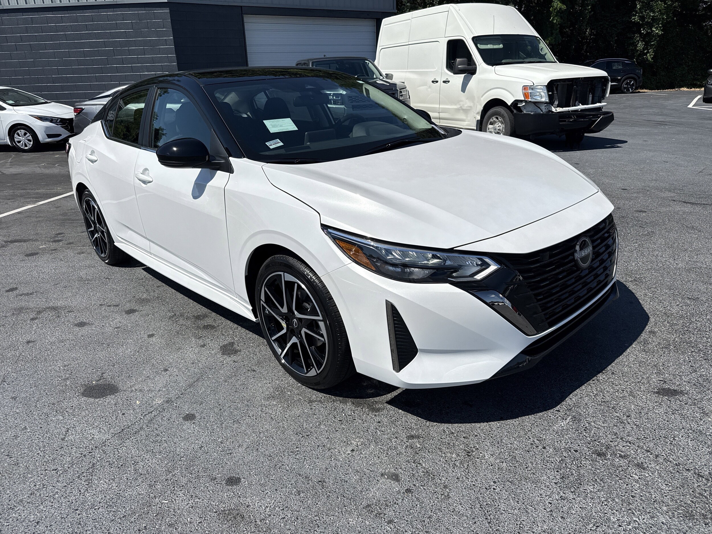 2025 Nissan Sentra SR photo 3