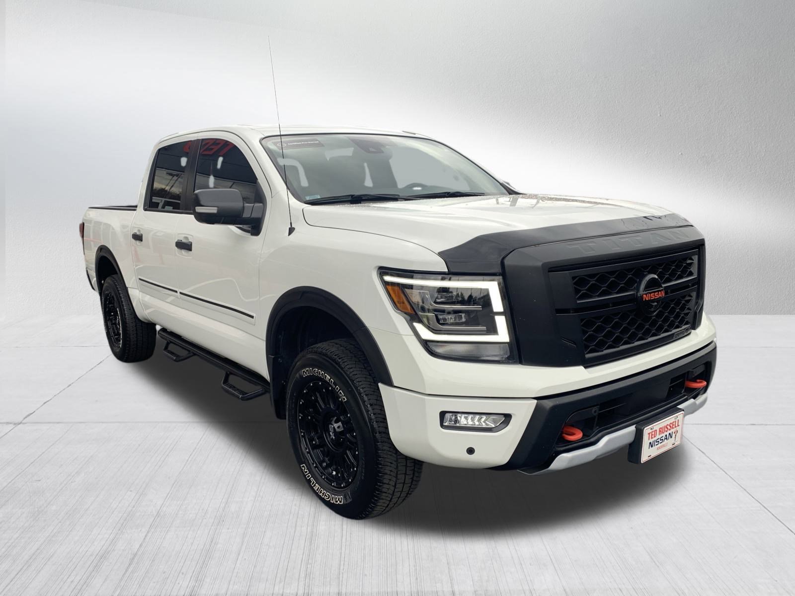 2021 Nissan Titan PRO-4X photo 3