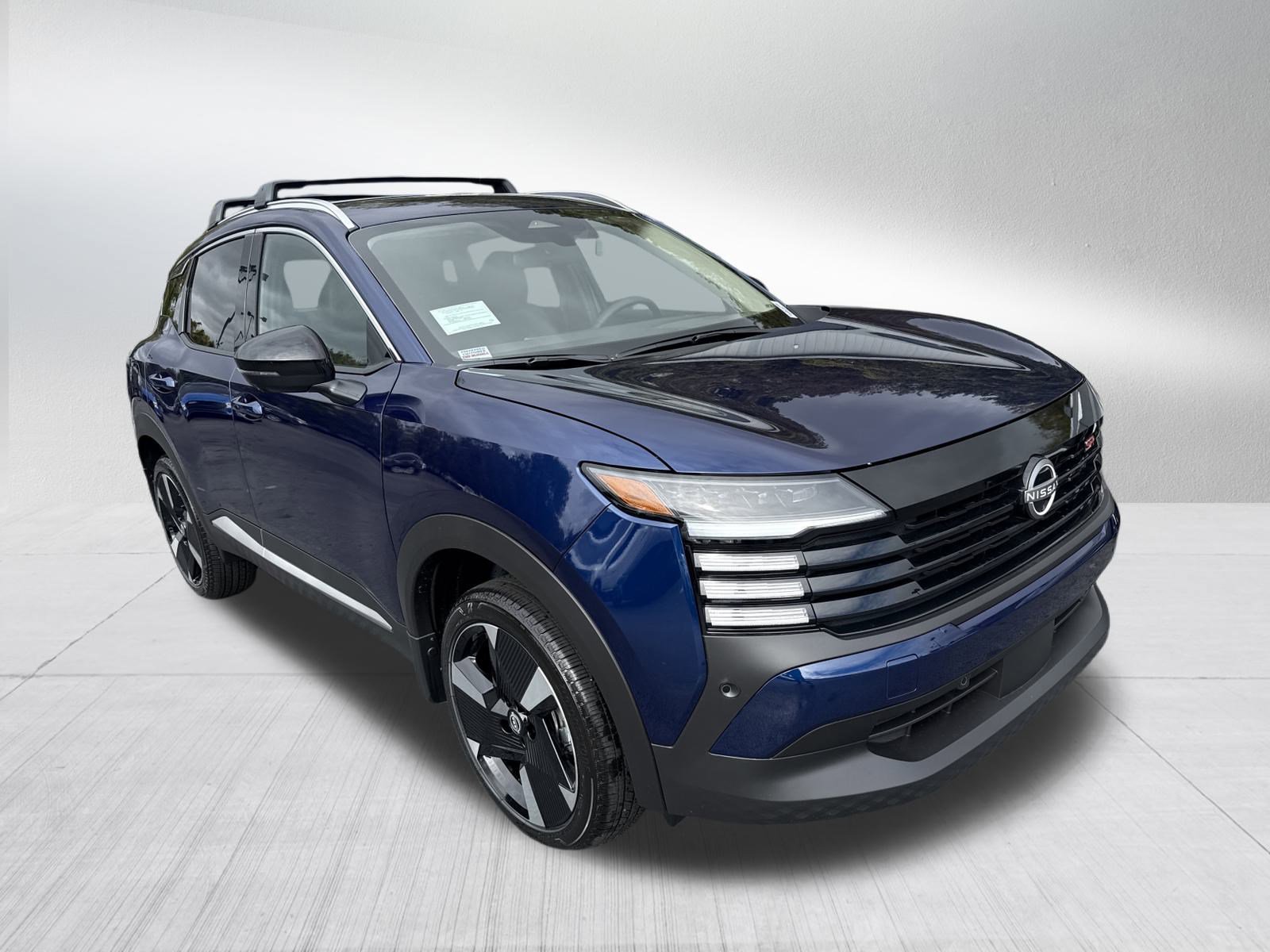 2026 Nissan Kicks SR photo 3