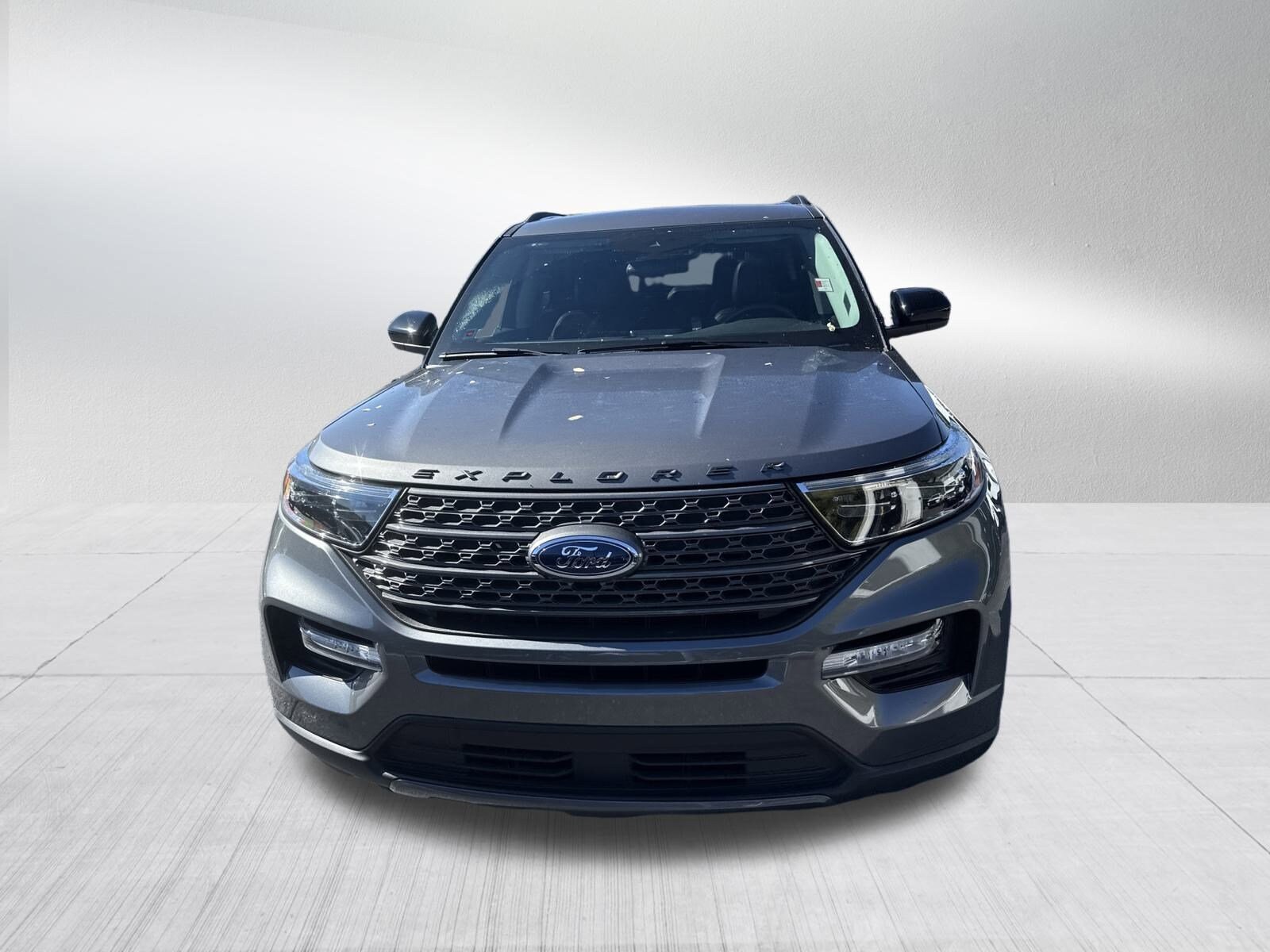 2024 Ford Explorer XLT photo 2