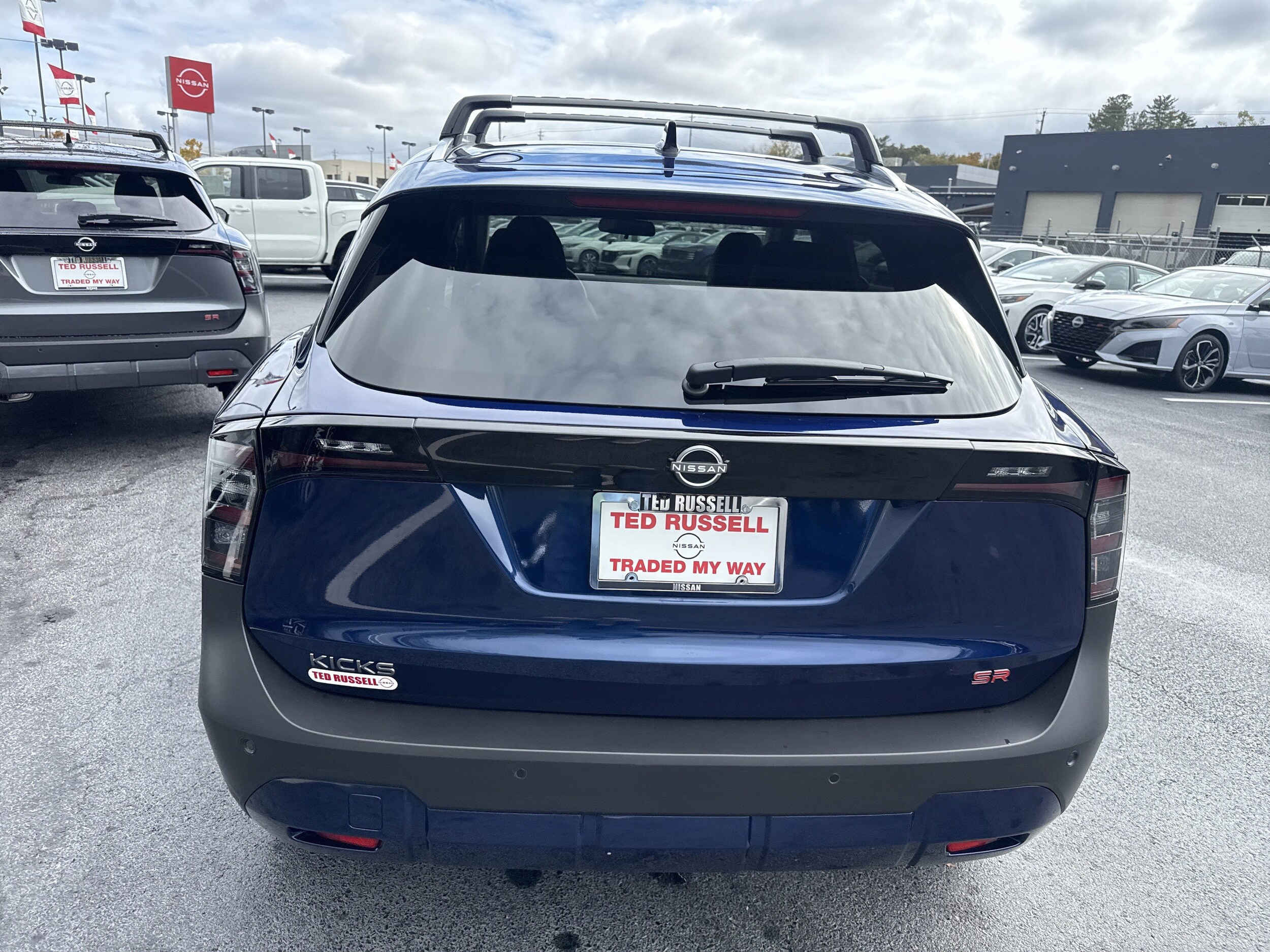 2026 Nissan Kicks SR photo 4