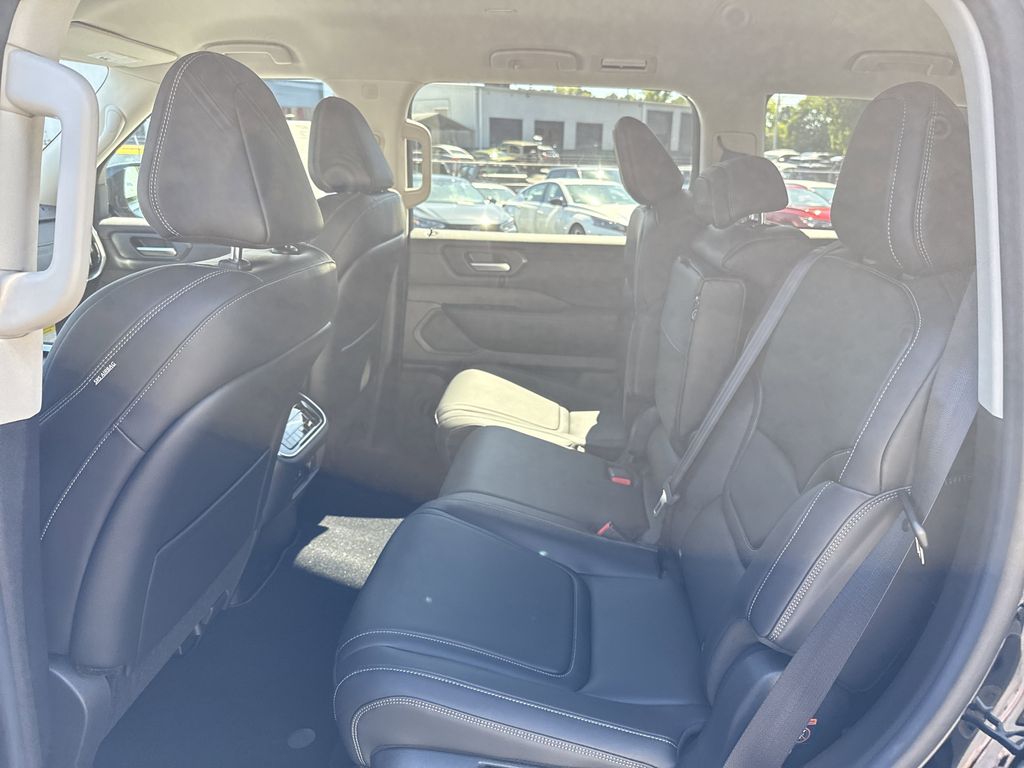 2025 Nissan Armada SV - Photo 16