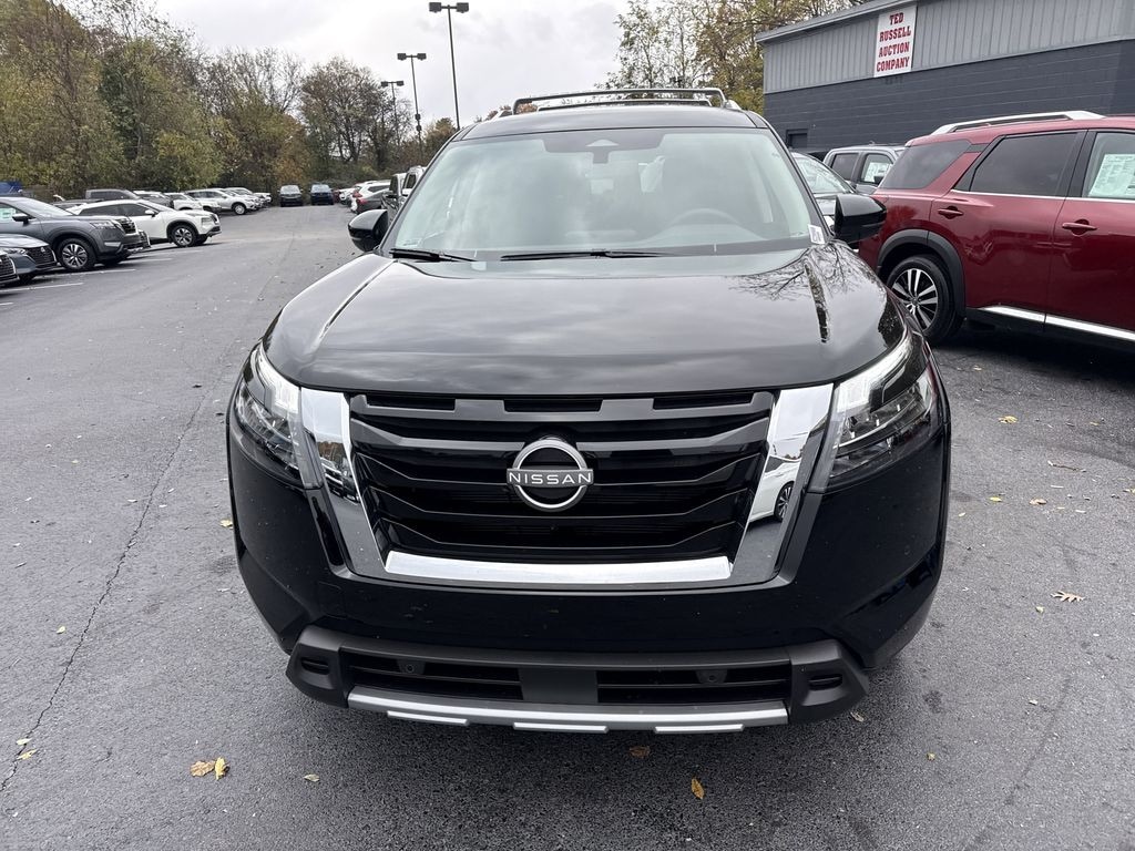 New 2025 Nissan Pathfinder SL SUV