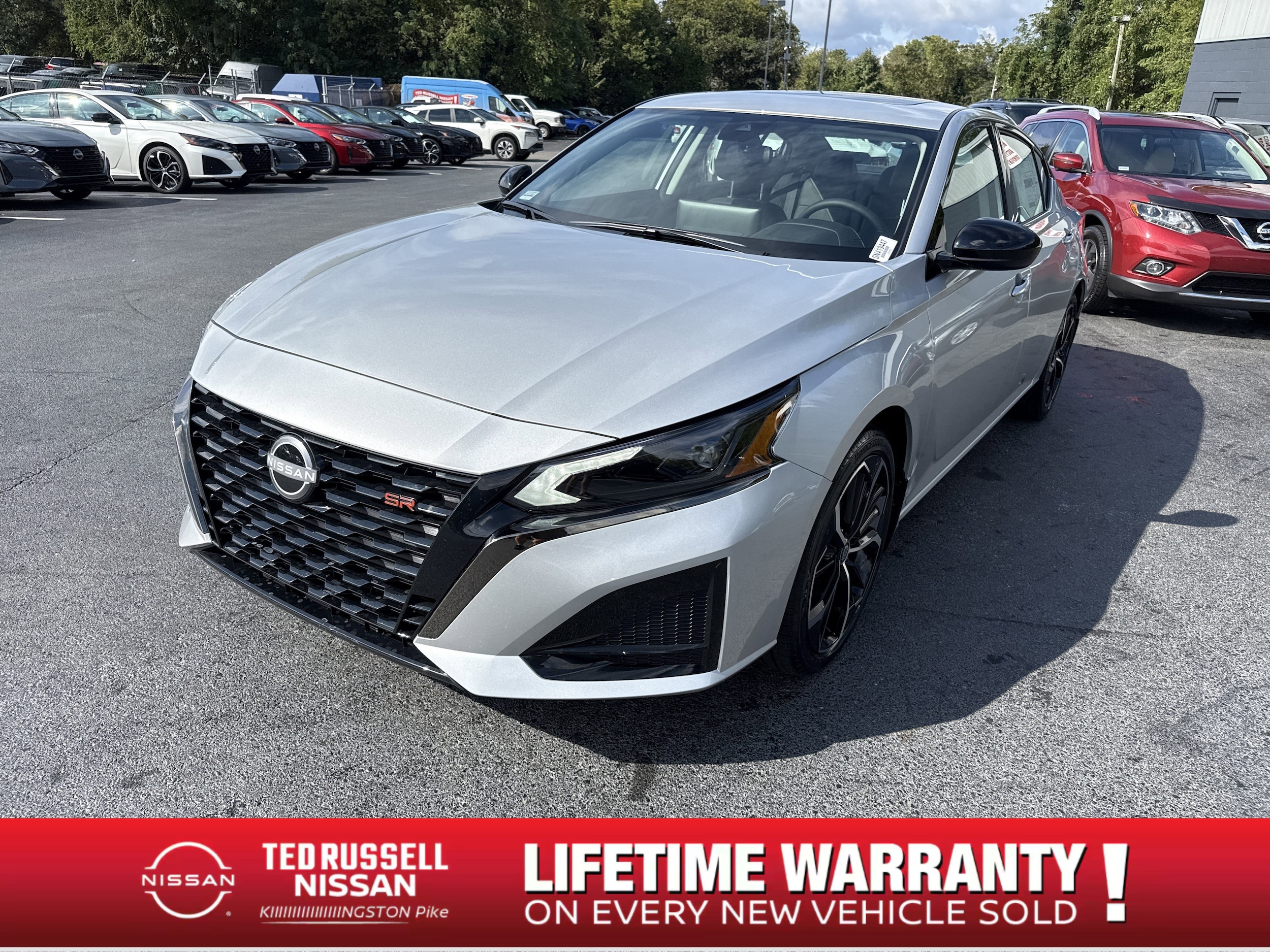 2025 Nissan Altima SR's photo