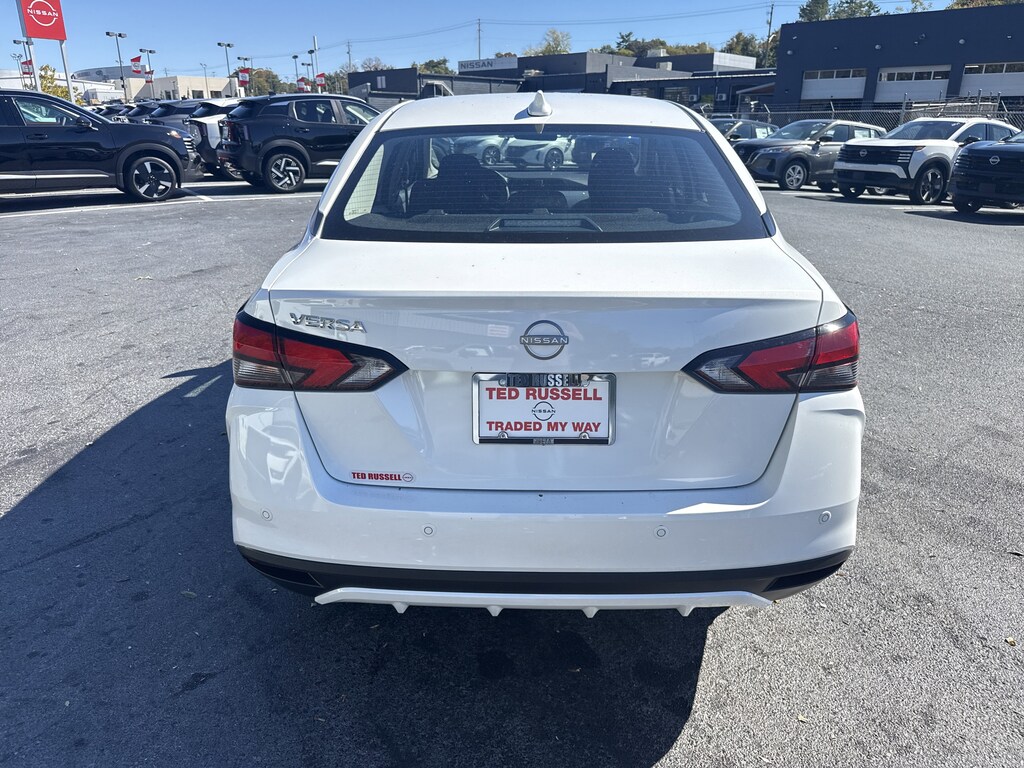 New 2025 Nissan Versa 1.6 SV Sedan
