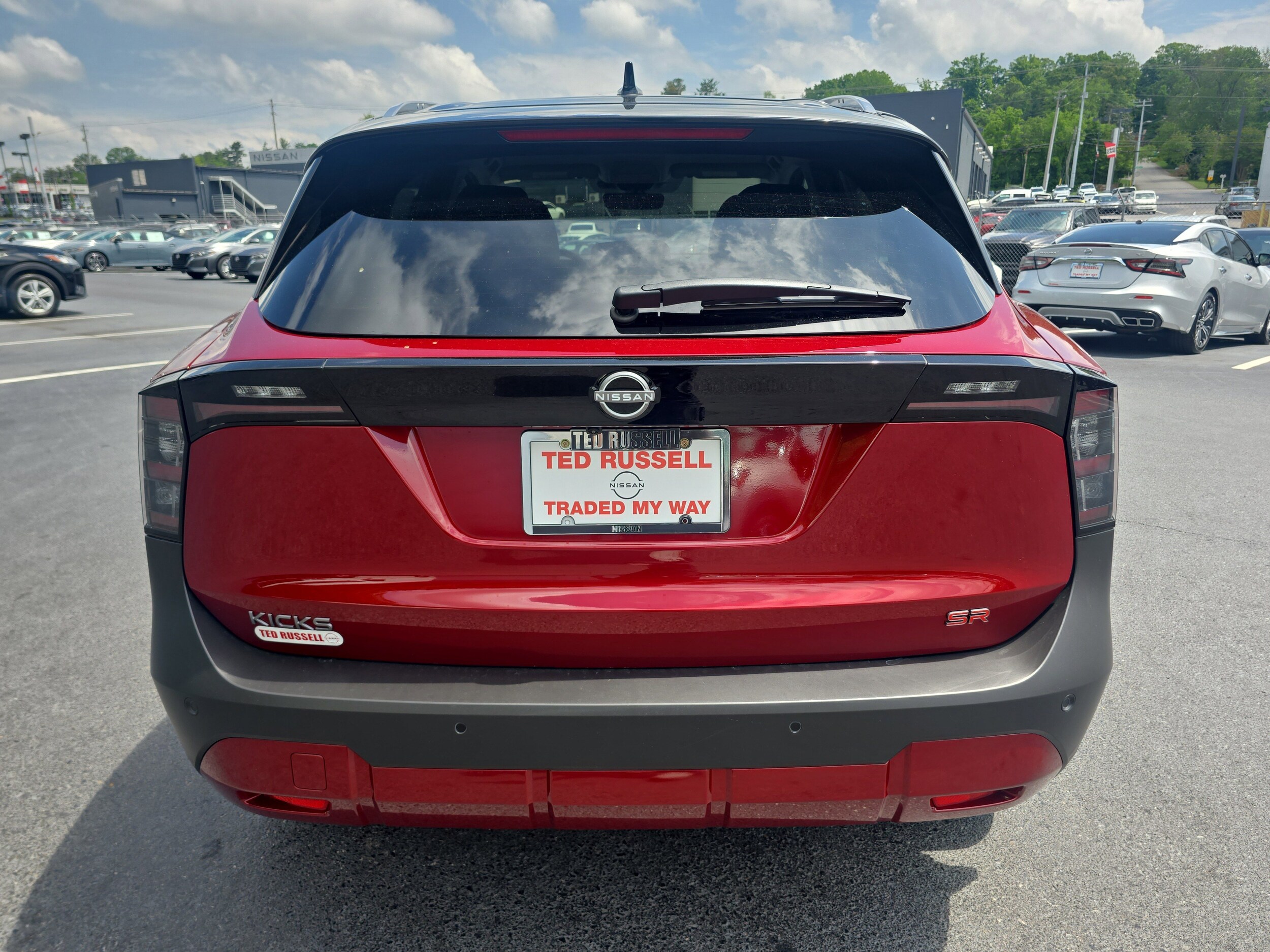 2025 Nissan Kicks SR photo 4