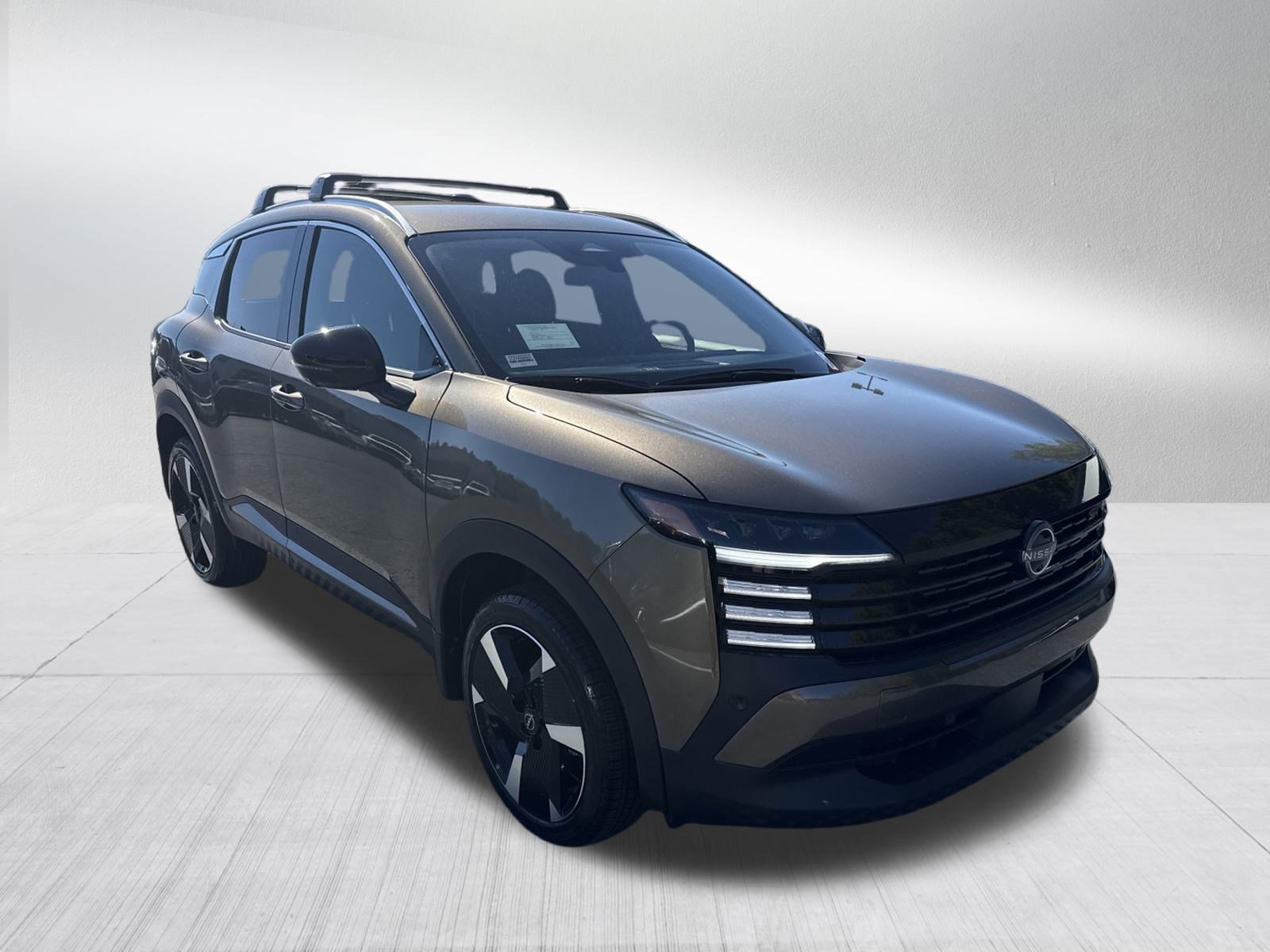 2026 Nissan Kicks SR photo 3