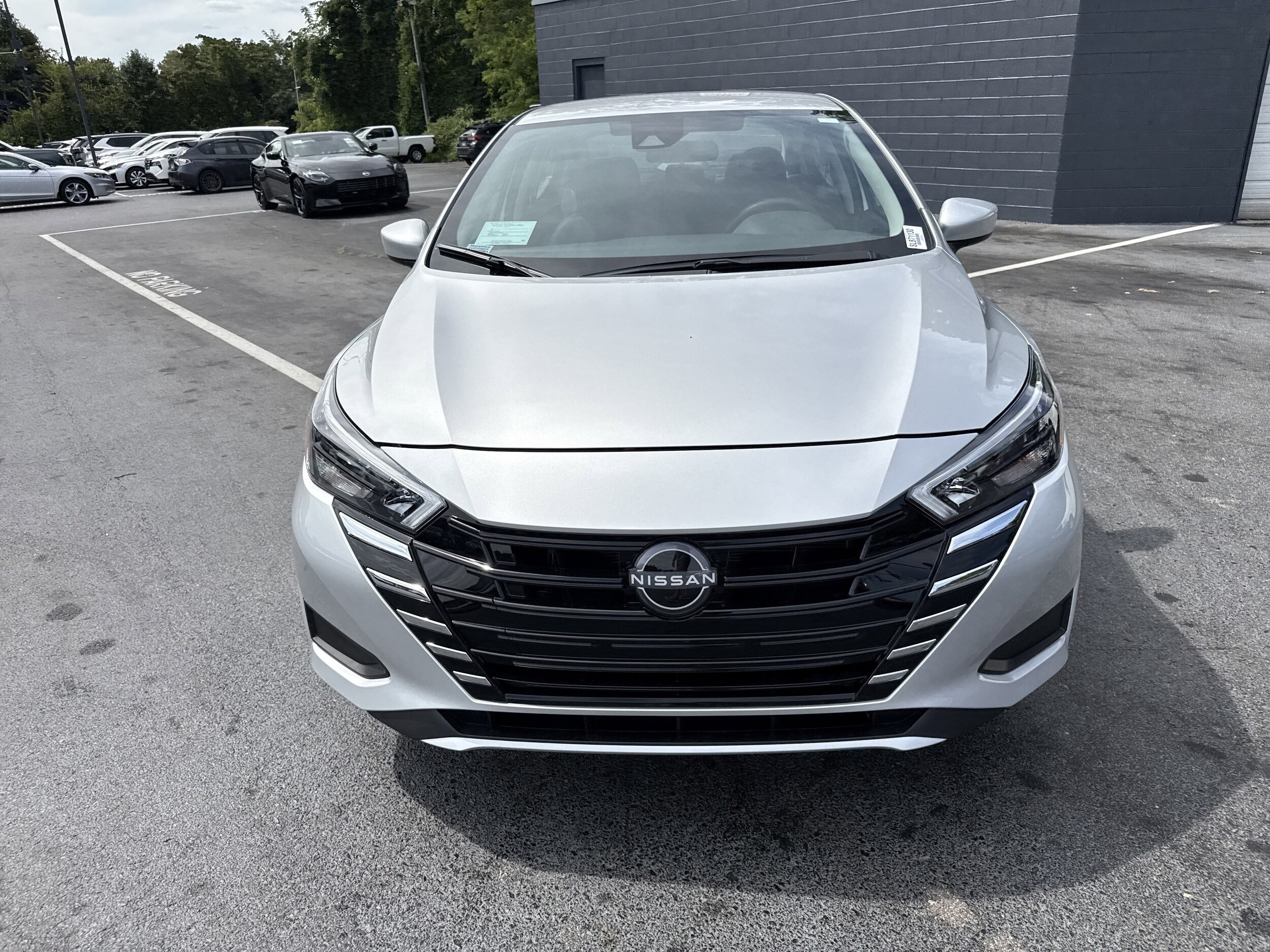 2025 Nissan Versa 1.6 SV photo 2
