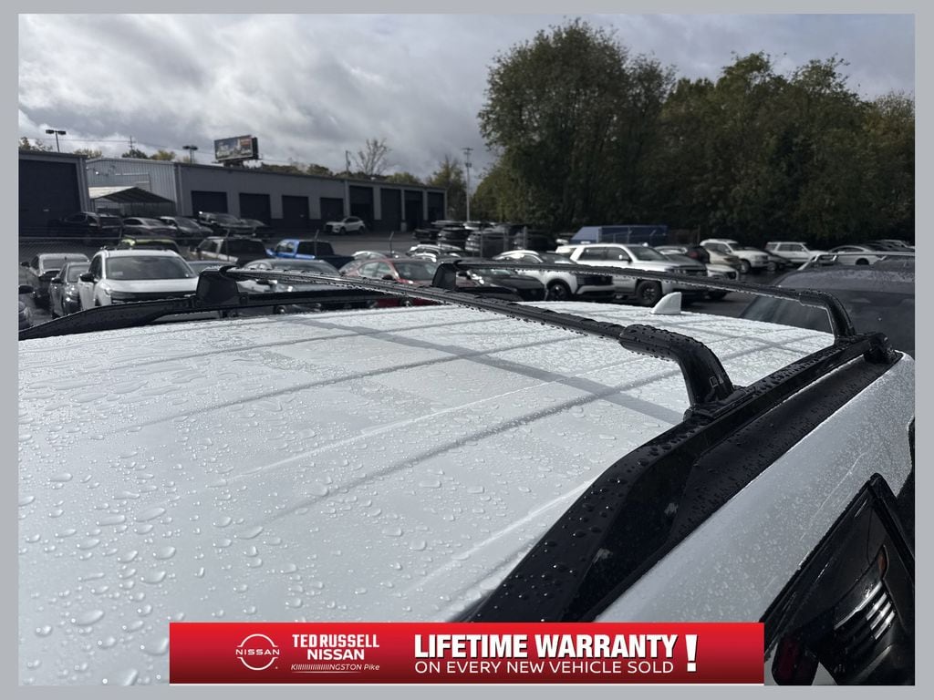 2025 Nissan Pathfinder SV's photo