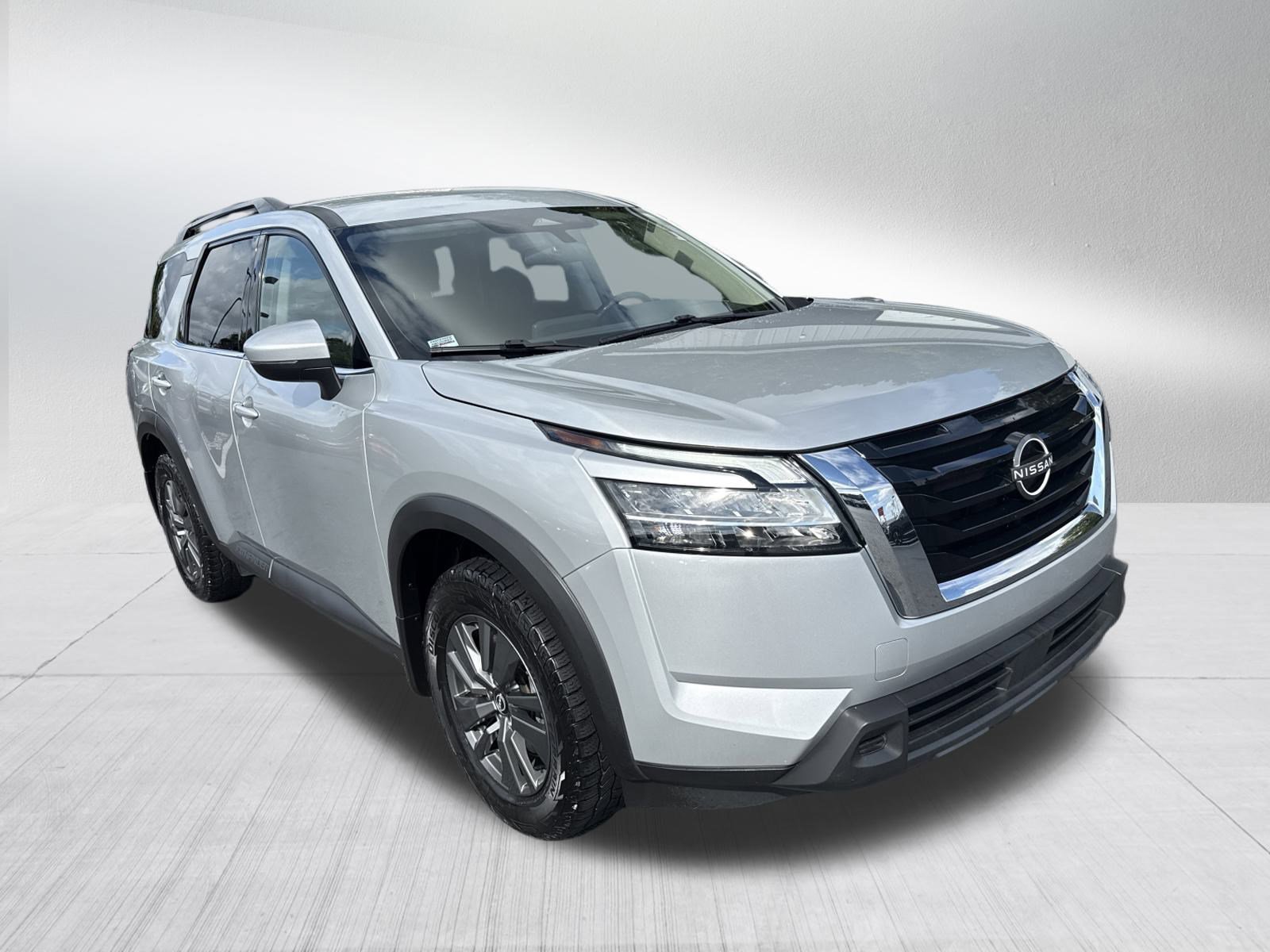 2022 Nissan Pathfinder SV photo 3