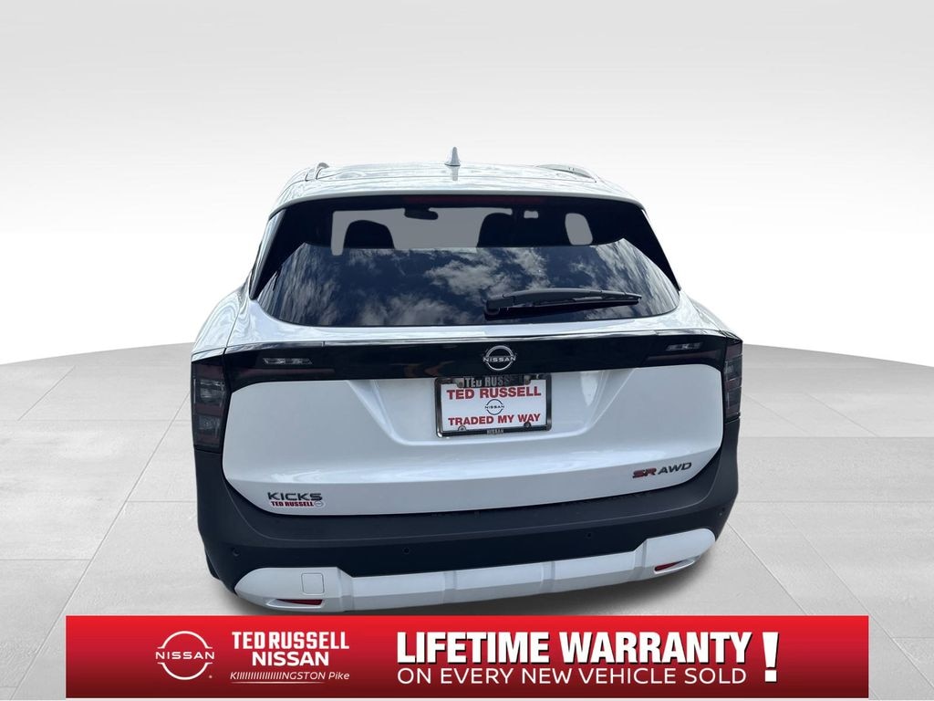 New 2025 Nissan Kicks SR SUV