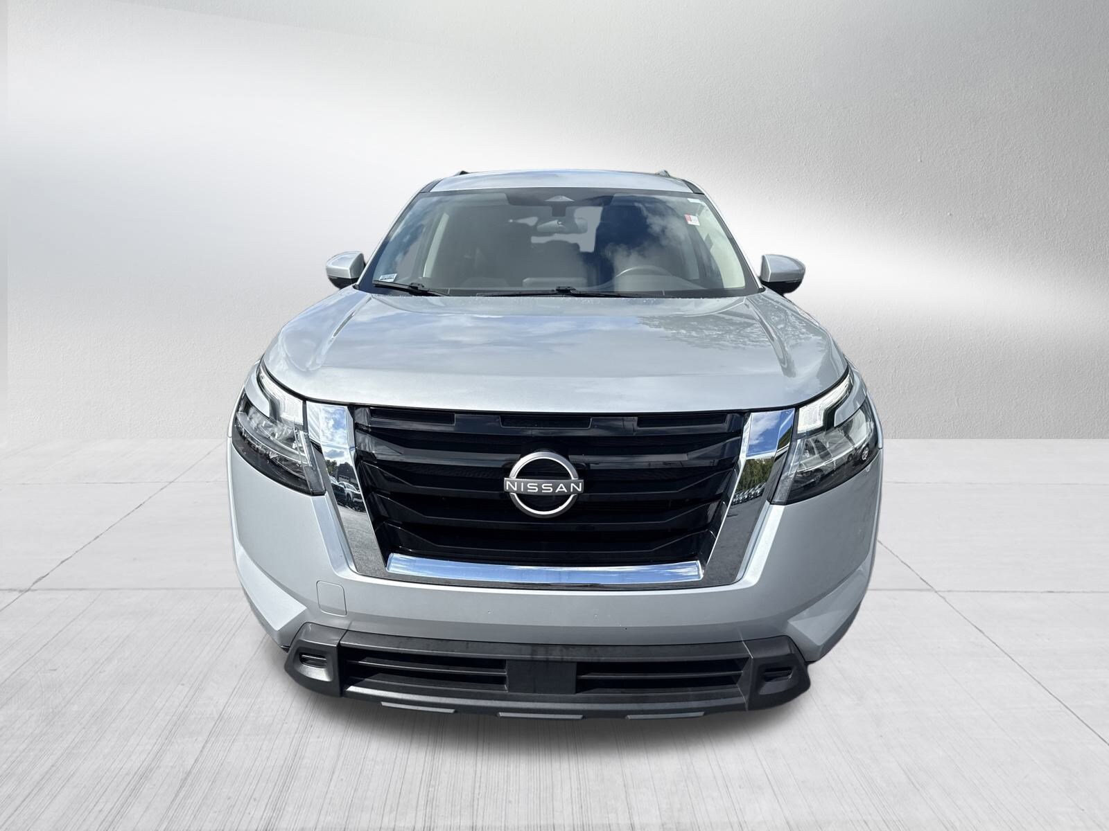 2022 Nissan Pathfinder SV photo 2