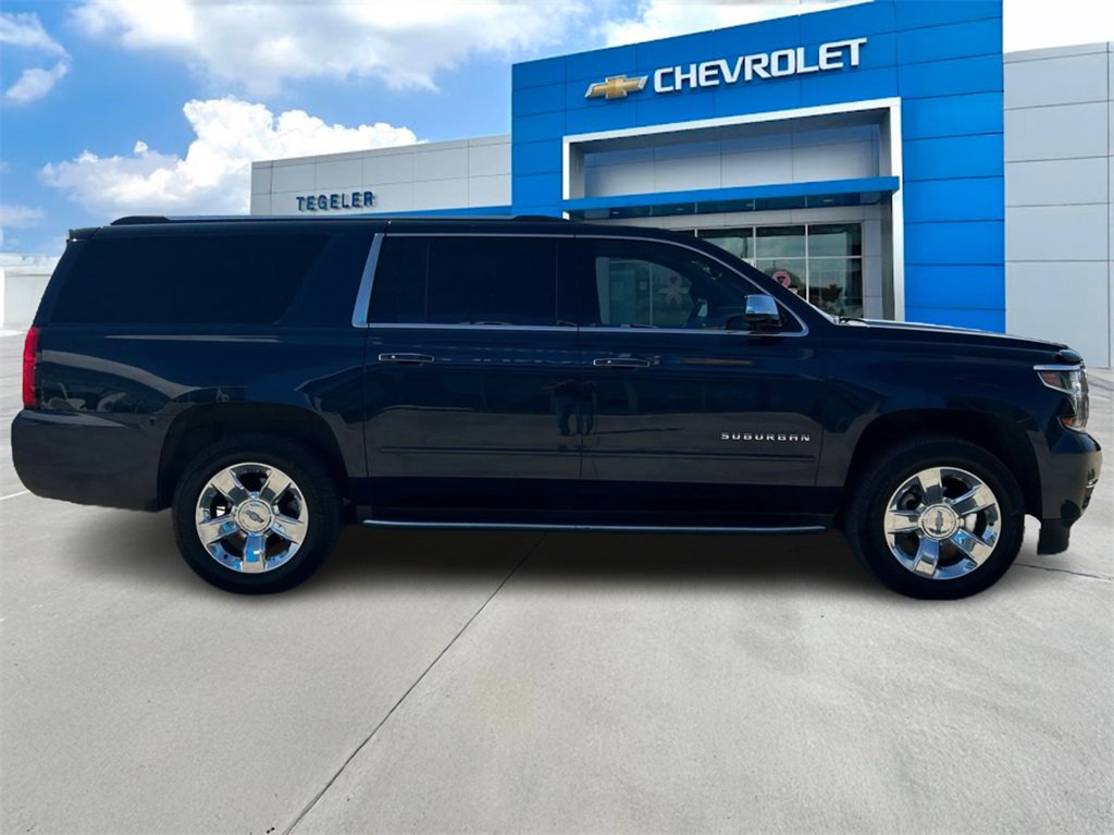 2017 Chevrolet Suburban Premier photo 4