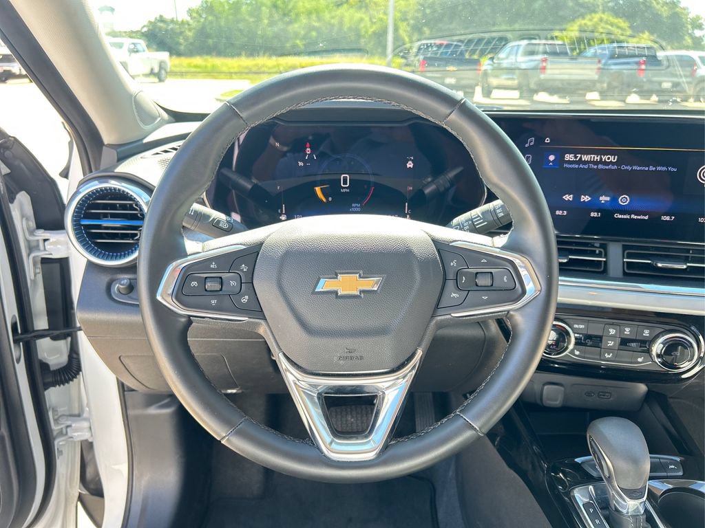 2025 Chevrolet Trax LT - Photo 17