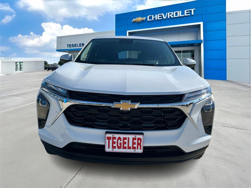 2026 Chevrolet Trax LS photo 2