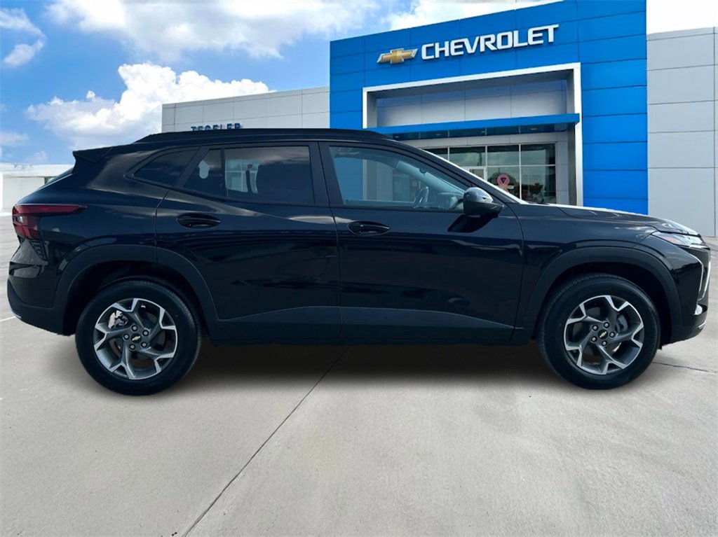 2026 Chevrolet Trax LT photo 4