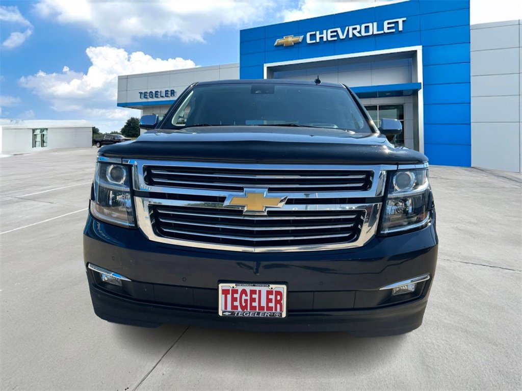 2017 Chevrolet Suburban Premier photo 2