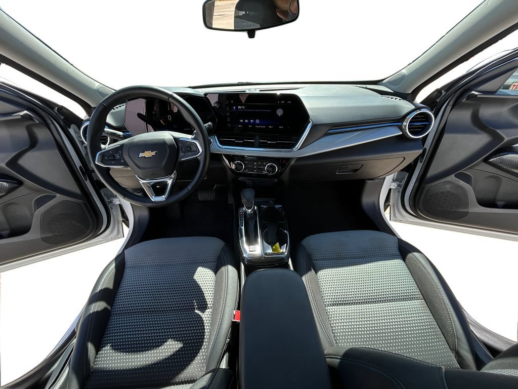 2025 Chevrolet Trax LT - Photo 13