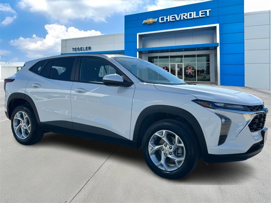 2026 Chevrolet Trax LS photo 3