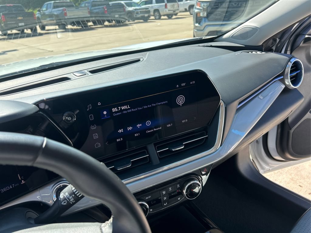 2025 Chevrolet Trax LT - Photo 15