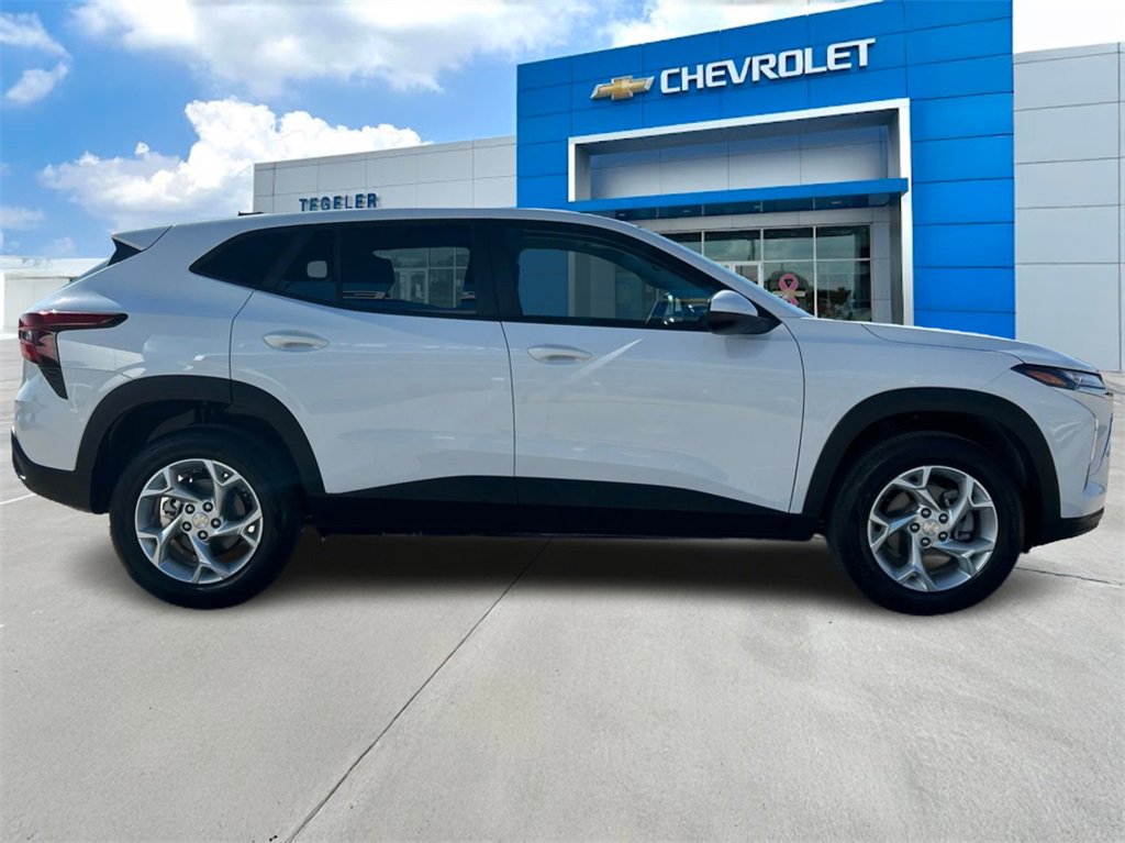 2026 Chevrolet Trax LS photo 4