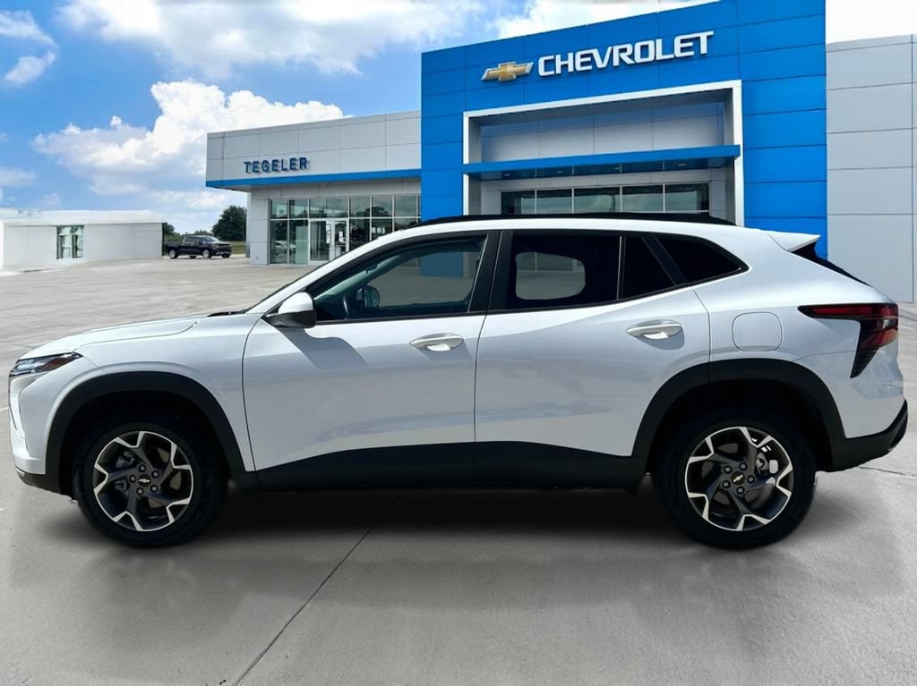 2025 Chevrolet Trax LT - Photo 8