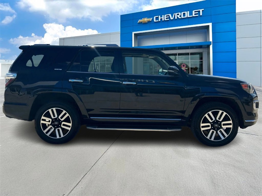 2019 Toyota 4Runner SR5 photo 4