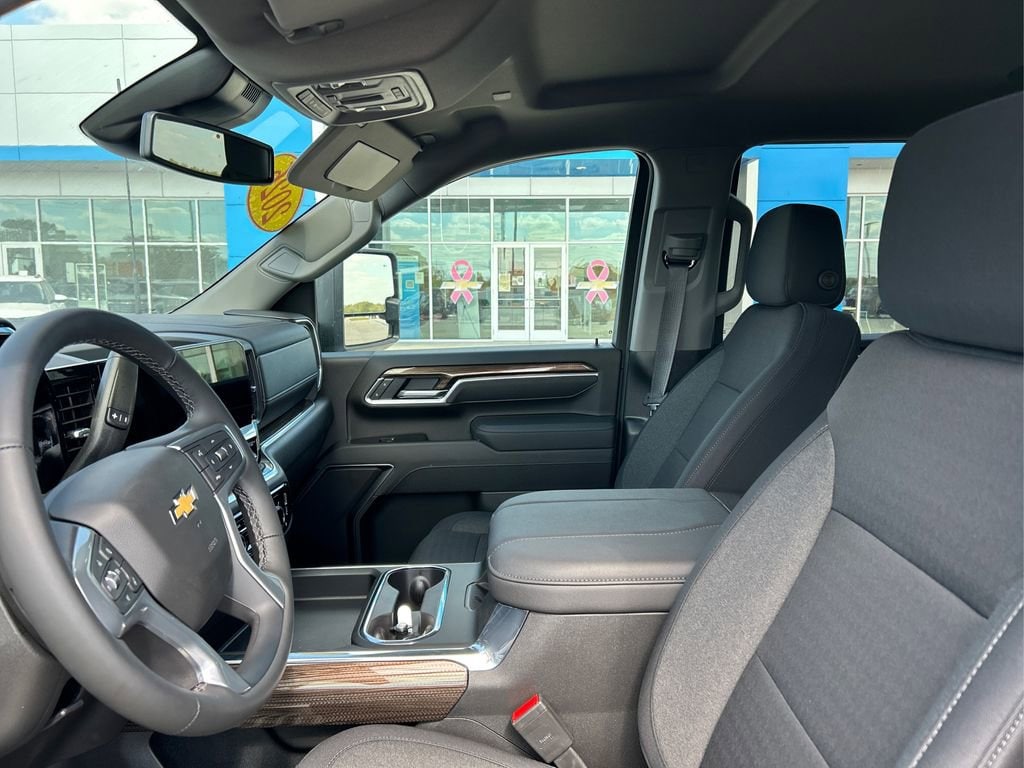 2025 Chevrolet Silverado 3500 HD LT - Photo 9