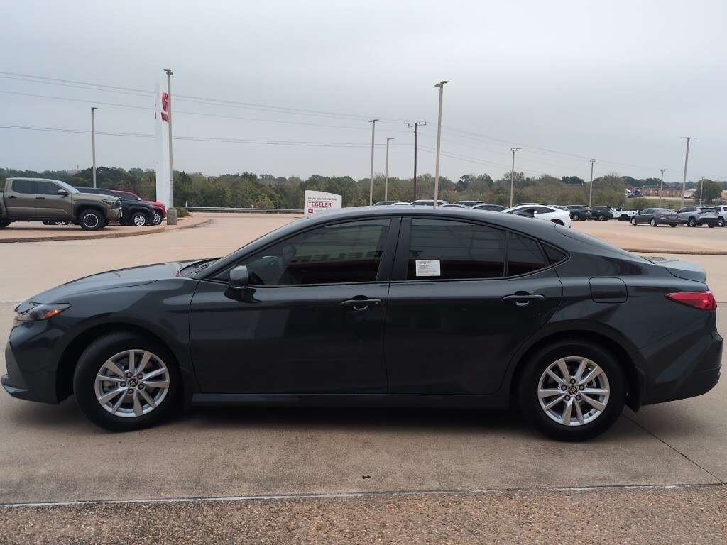 2026 Toyota Camry LE photo 3