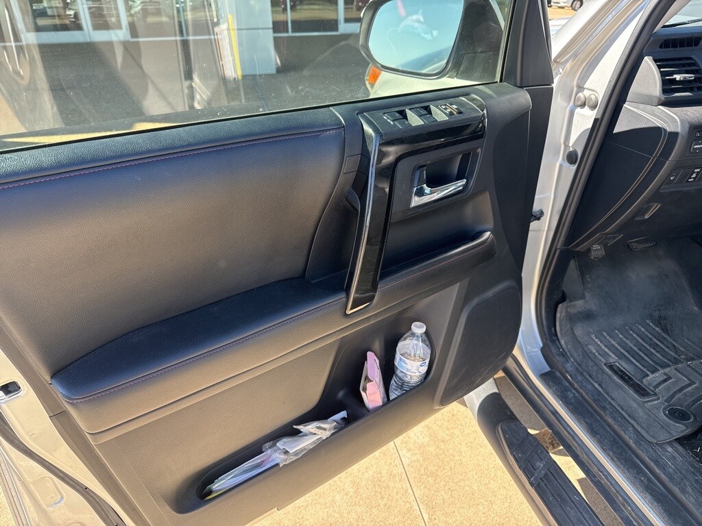 2015 Toyota 4Runner Trail Premium photo 3