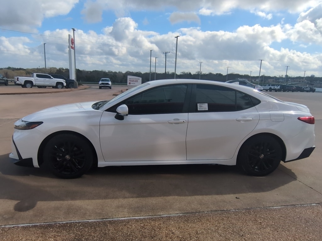 2026 Toyota Camry SE photo 2