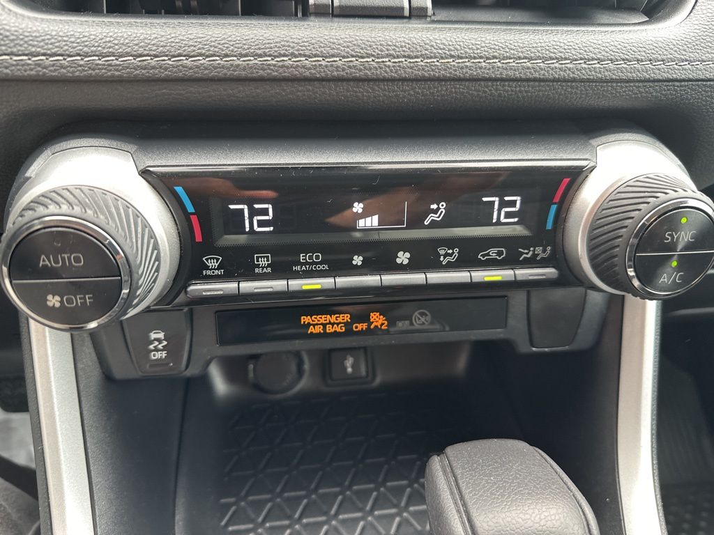 2021 Toyota RAV4 XLE - Photo 10