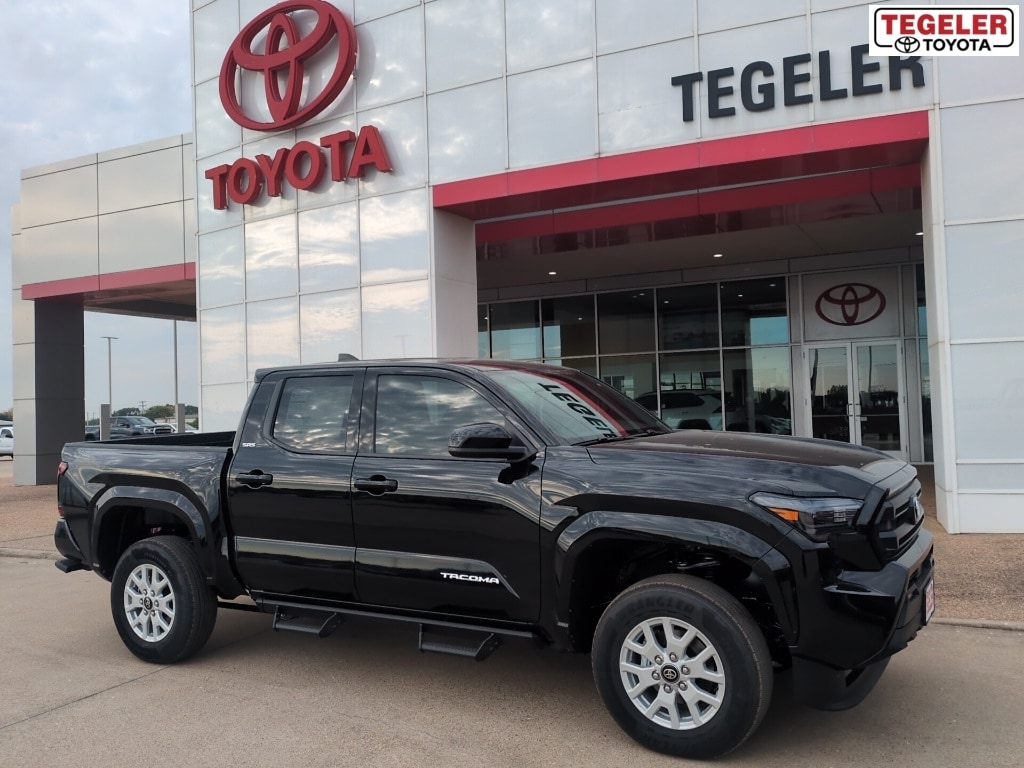 2025 Toyota Tacoma SR5's photo