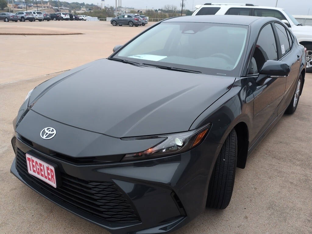 2026 Toyota Camry LE photo 2