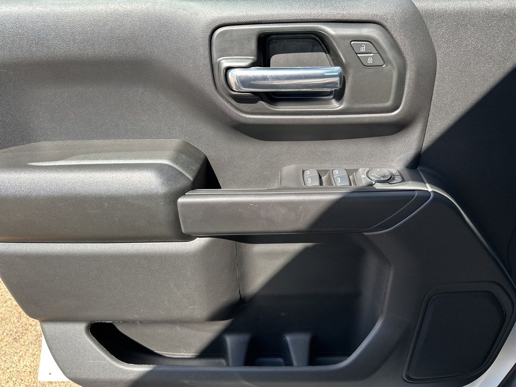 2025 Chevrolet Silverado 1500 Custom - Photo 13