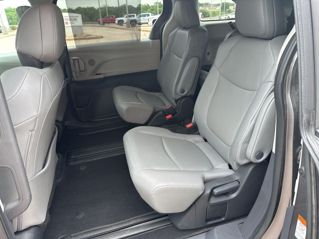 2023 Toyota Sienna XLE - Photo 15