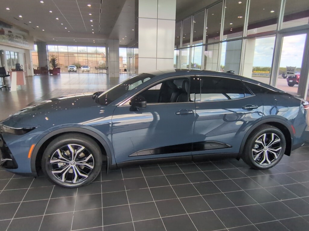 2026 Toyota Crown XLE photo 4