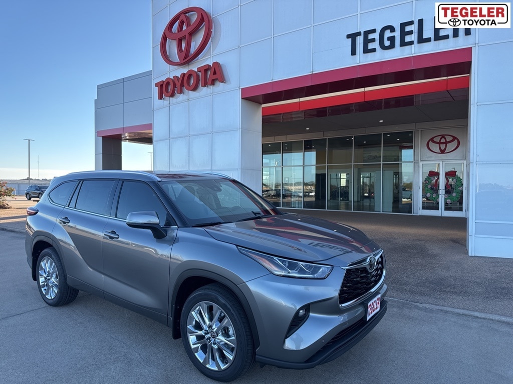 2026 Toyota Highlander Limited's photo