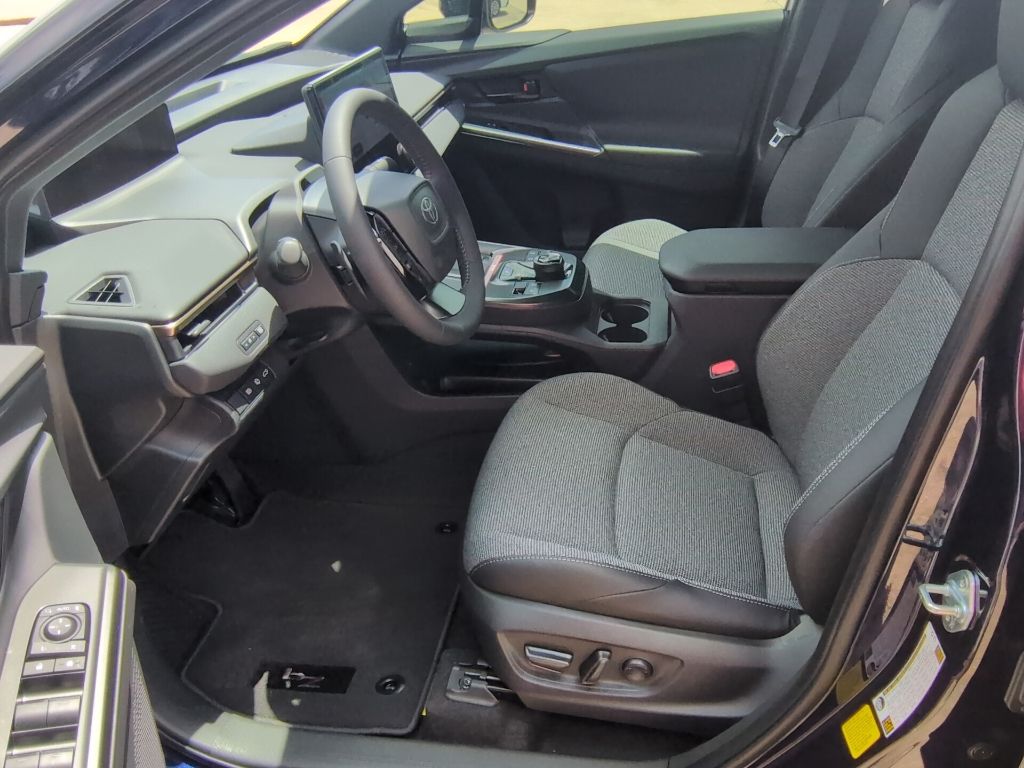 2026 Toyota bZ XLE - Photo 9